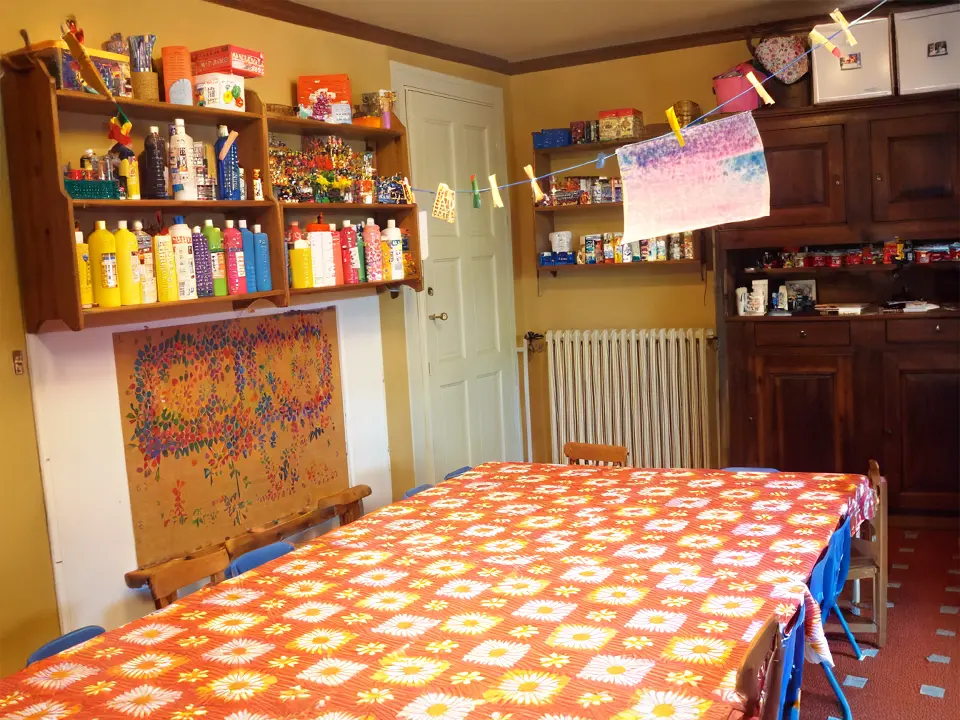 Atelier créatif et bricolage pour enfants au jardin d'enfants La Malle aux Trésors à St-Prex