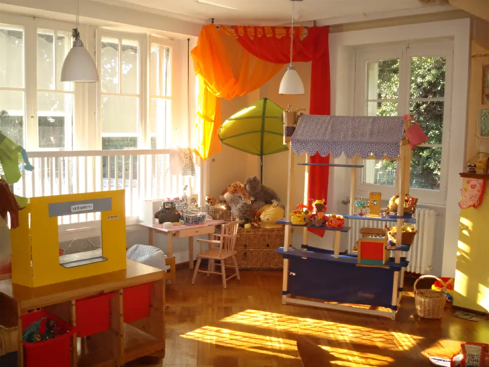 Espace jeux et activités ludiques pour enfants au jardin d'enfants de St-Prex